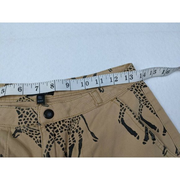 Topshop Giraffe Print Tan Shorts - Picture 6 of 7